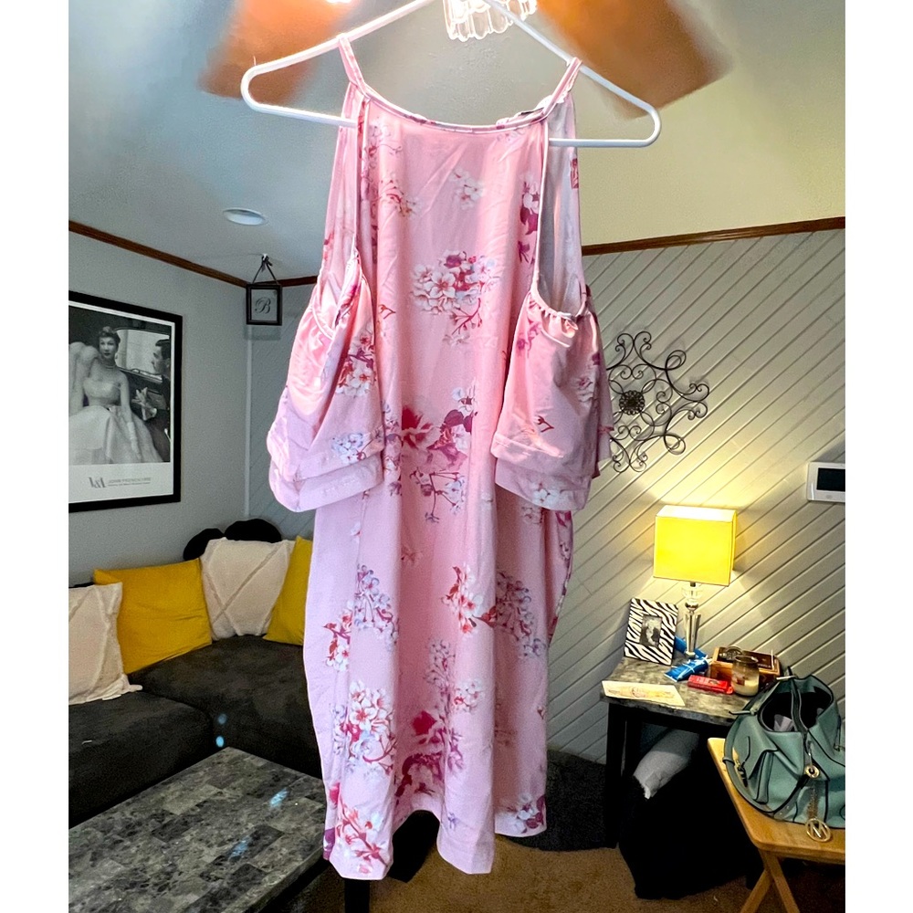 Women’s 2XL pink floral blouse